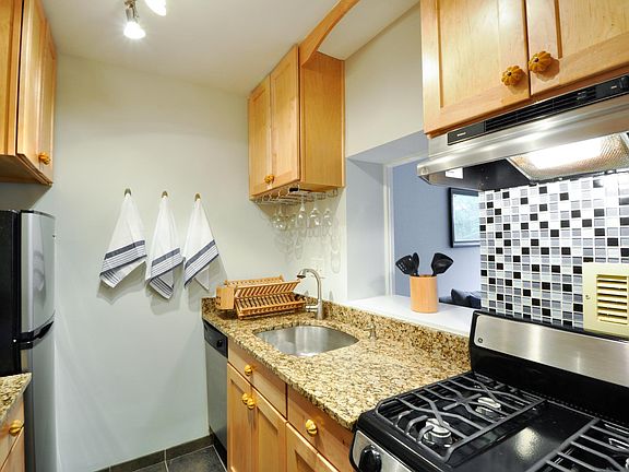 4th image of 1111 Arlington Blvd APT 404