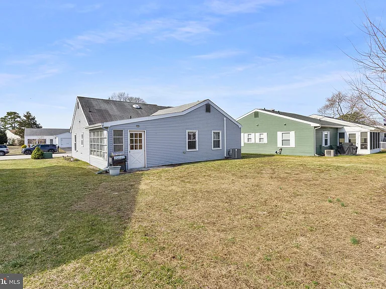 224 Huntington Dr — Photo 25