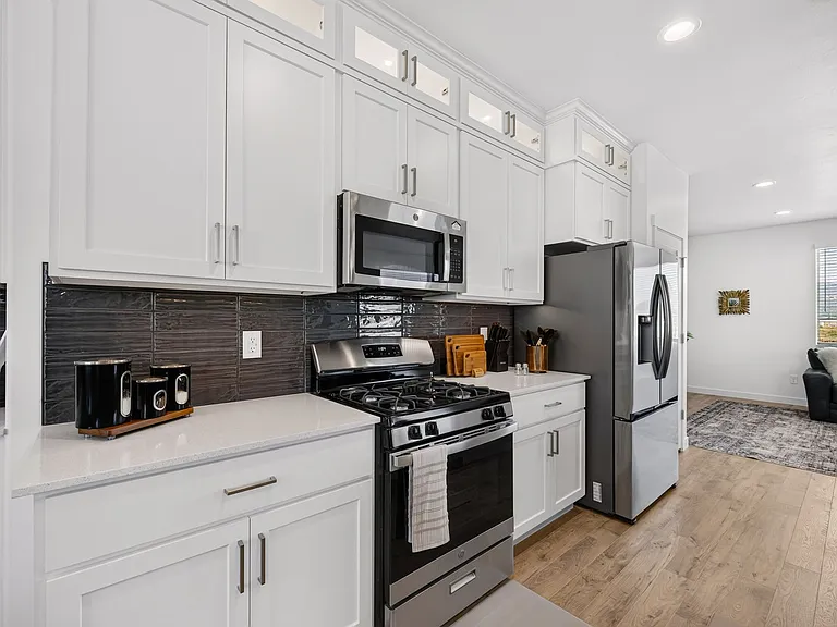 608 W 1760 N — Photo 11