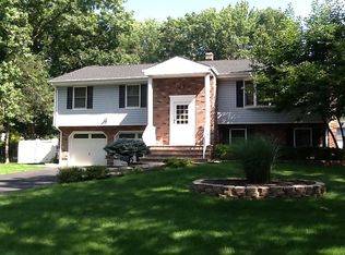 38 Gettysburg Dr, Manalapan, NJ