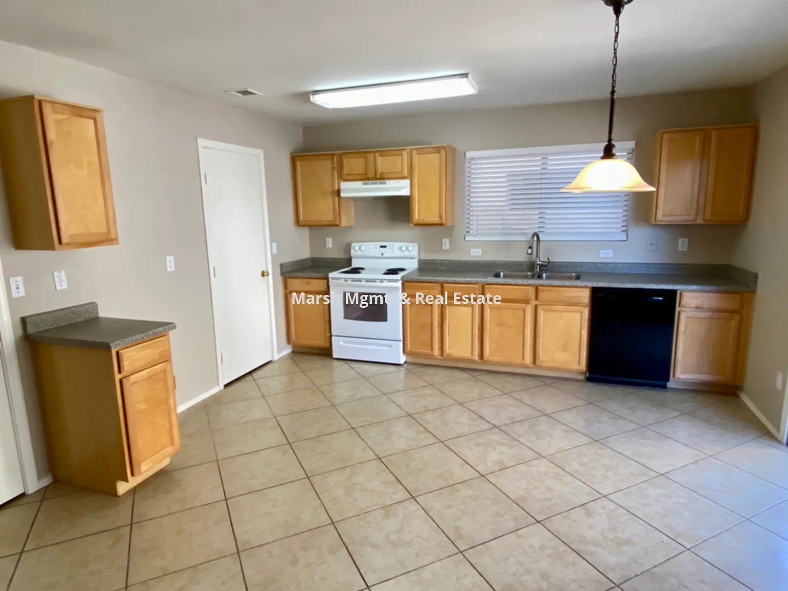 3 bed, 2.5 bath, 1576 sqft, $1,975 — Photo 4