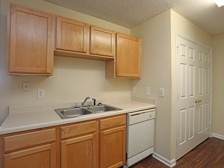Reynolds Place Apartments — Photo 76