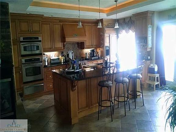 2nd image of 1217 E Geneva Dr