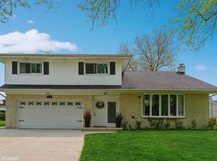 1049 Peace Dr, Wheeling, IL 60090