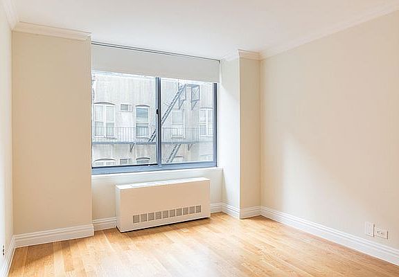 5th image of 235 W 48th St APT 9M
