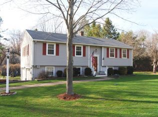 24 School St, Hampstead, NH 03841