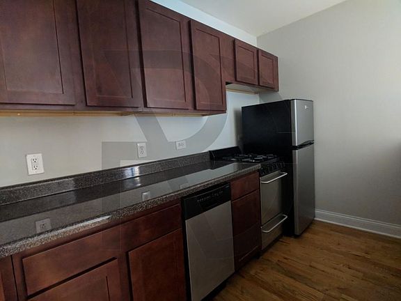 4th image of 815 W Cornelia Ave #821A112