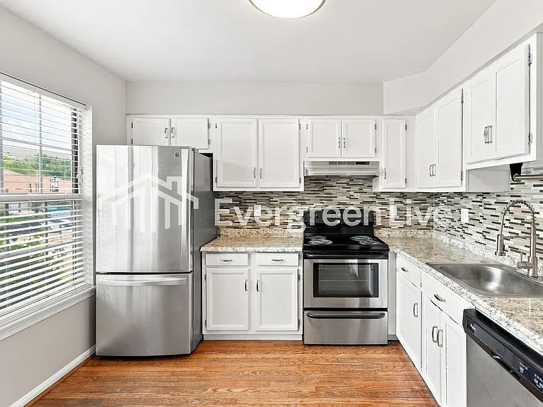 13 Hardwood Dr — Photo 5