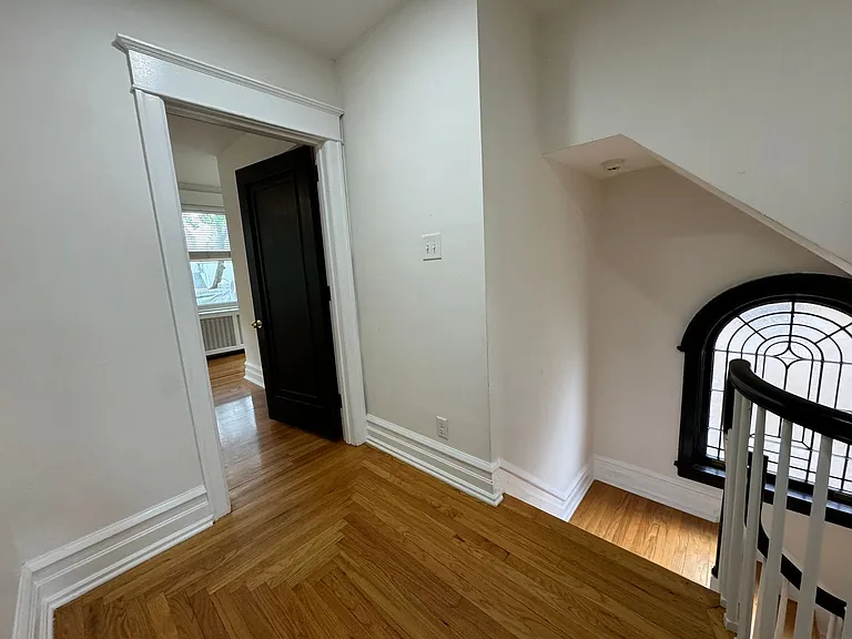 2201 W Gordon St — Photo 32