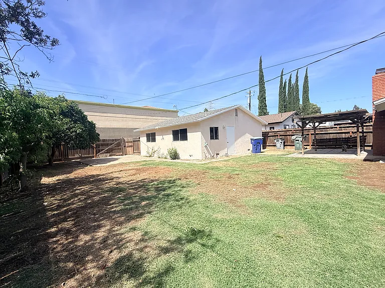 223 E Robinson Ave — Photo 33
