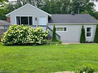 4135 Fenmore Ave, Waterford, MI 48328