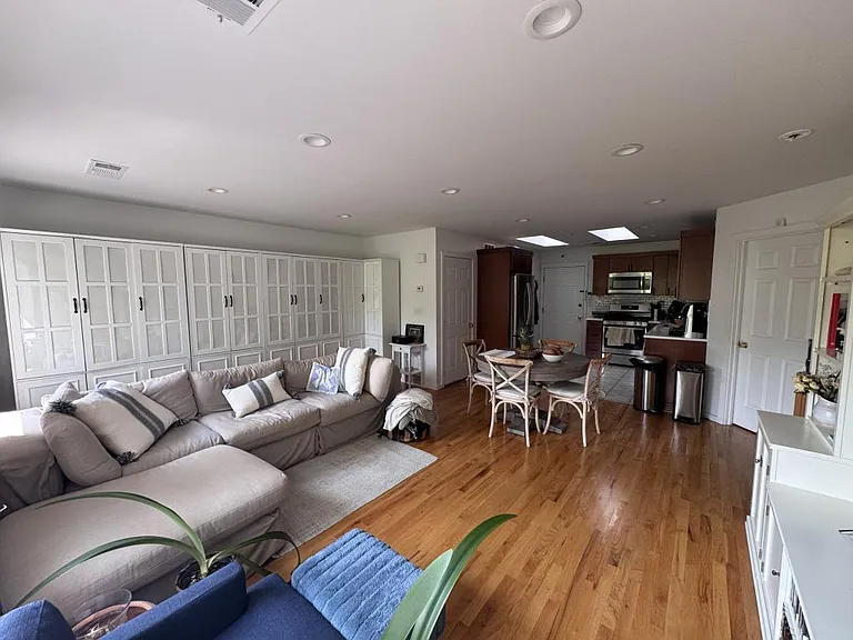 575 N Broadway #3 — Photo 17