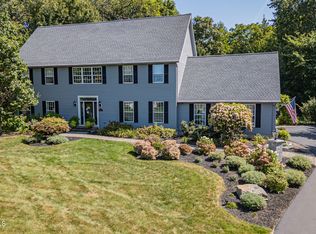 26 Huntswood Ln, East Greenbush, NY 12061