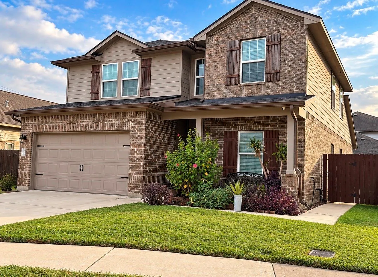 4 bed, 2.5 bath, 2320 sqft, $2,700 — Photo 1