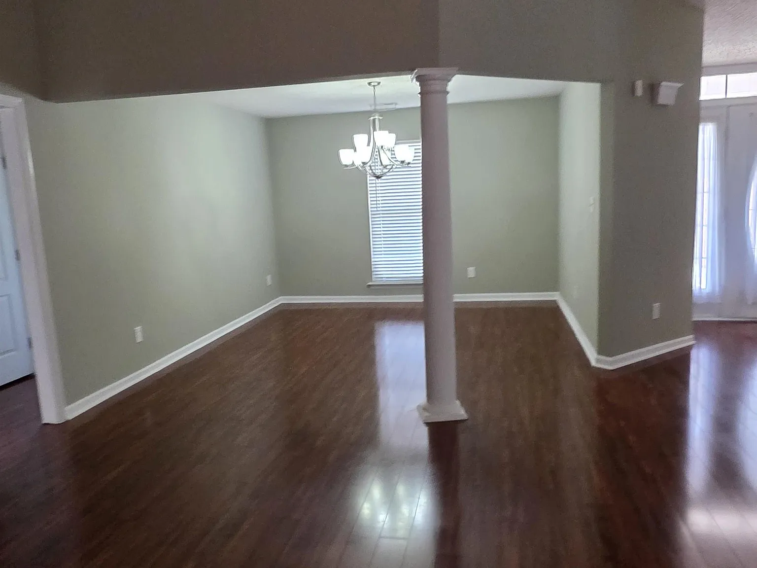 3 bed, 2.0 bath, 1755 sqft, $2,000 — Photo 3