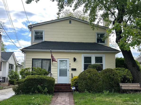 7 Bristol Street, Lynbrook, NY 11563