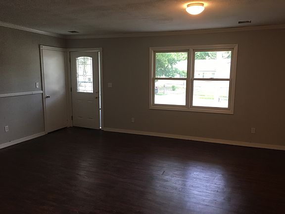 3rd image of 37 Lakeview Dr
