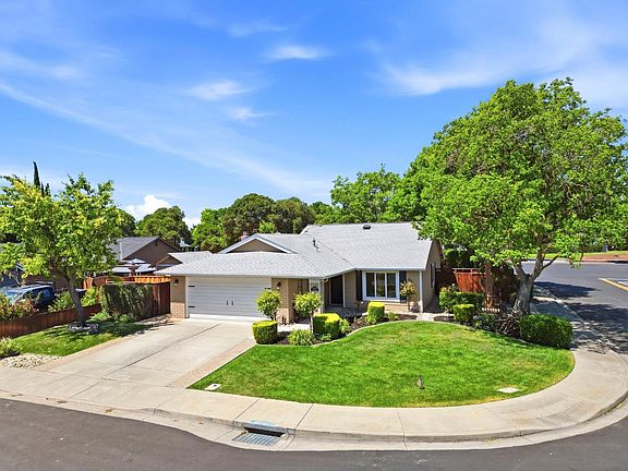 5th image of 1780 Honeysuckle Rd