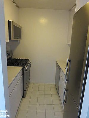 4th image of 235 E 40th St APT 37H