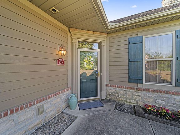 3rd image of 122 Stonegate Dr