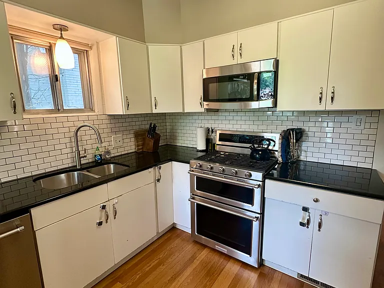 750 Monroe St — Photo 5