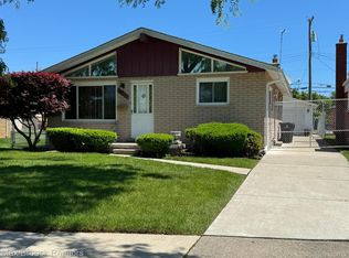 24810 Manhattan St, Saint Clair Shores, MI 48080