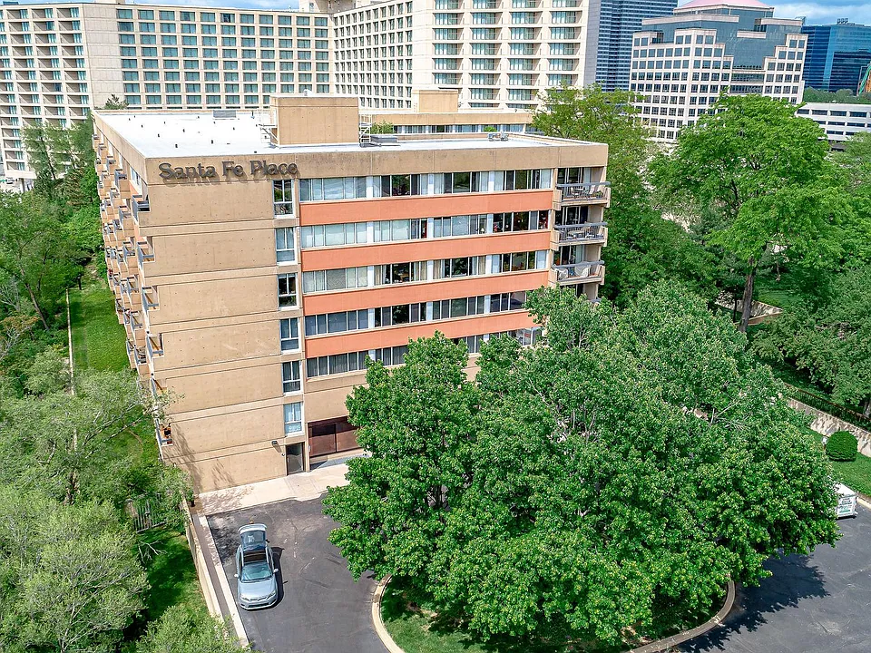 2525 Main St #704