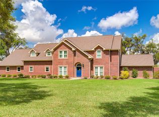 212 Teakwood St, Lake Jackson, TX 77566
