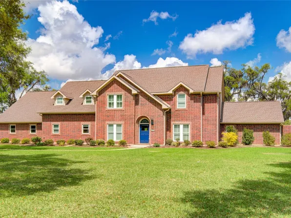 212 Teakwood St, Lake Jackson, TX 77566