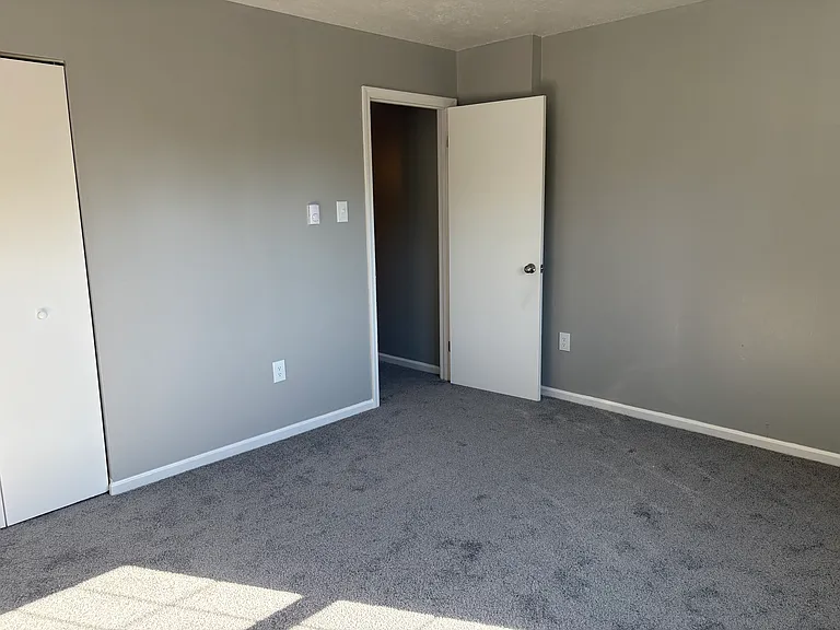 502 Barclay Heights Dr — Photo 4