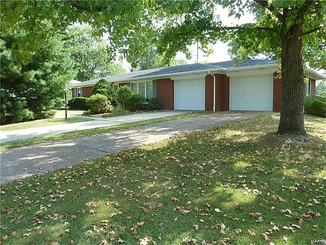 124 Dorchester Dr photo 1
