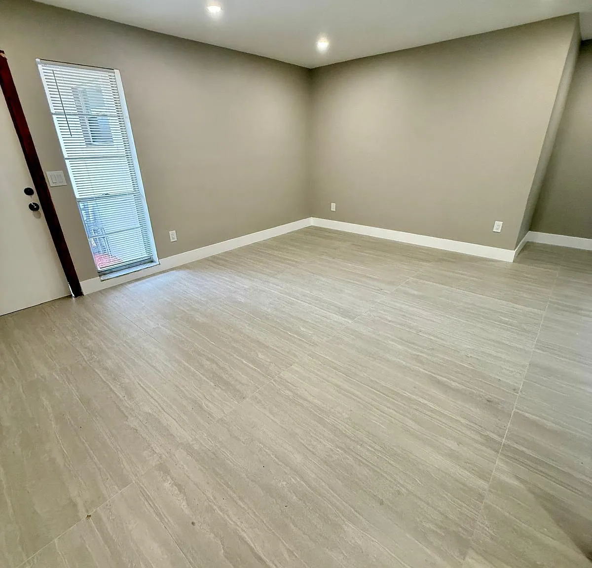 3931 SW 51 St - Unit B — Photo 2