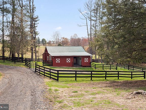 2nd image of 10803 Crest Hill Rd