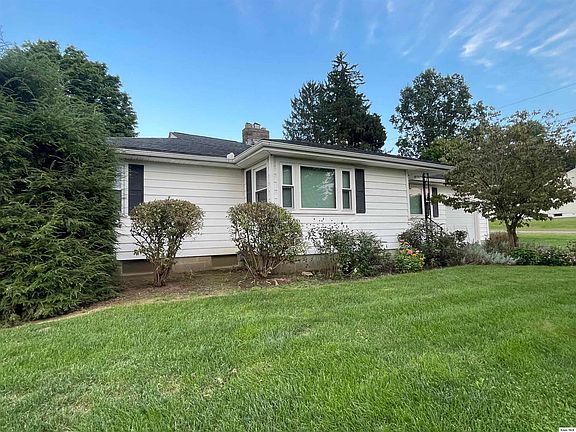 3rd image of 204 N Edgewood Rd