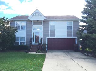 453 Victorian Ln #105, Belleville, MI 48111