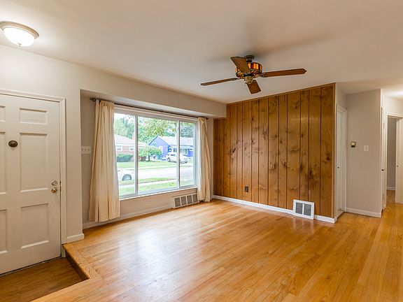 2nd image of 23090 Ithaca Ave