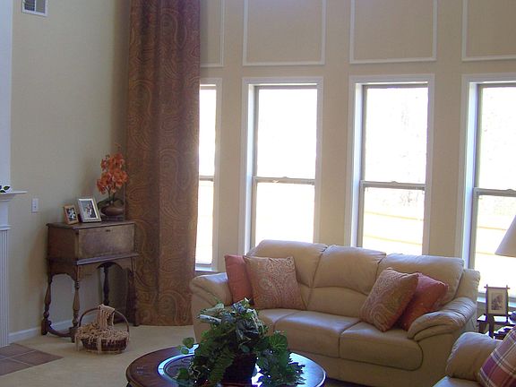 4th image of 3529 Willowdale Ln