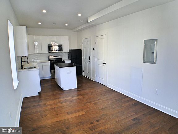 3rd image of 835-837 Corinthian Ave #2