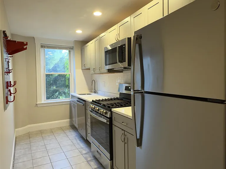 15 Linnaean St #8 — Photo 11