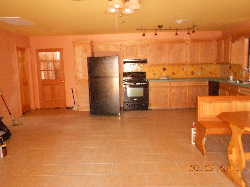 2nd image of 208 E Carolyn St