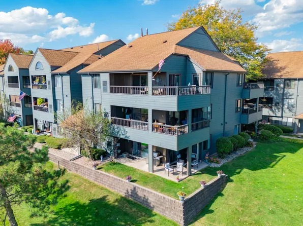 2465 Riverside Dr APT 309, Trenton, MI 48183