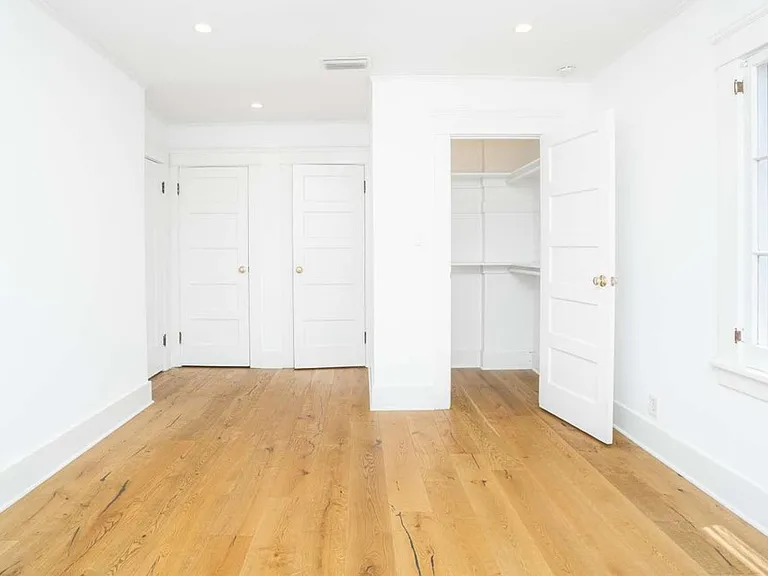 5049 Mount Royal Dr — Photo 13