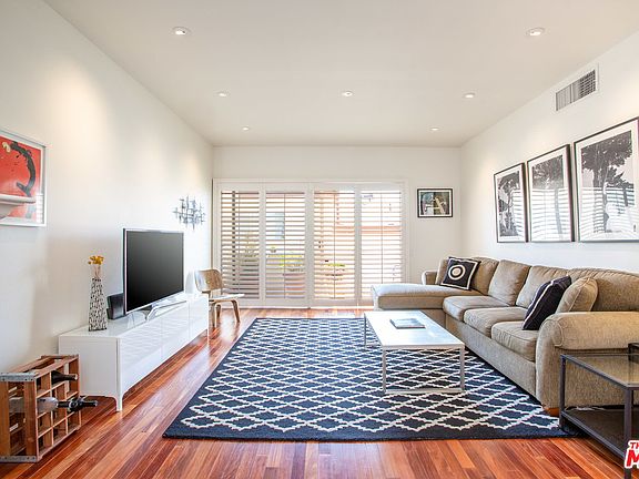 2nd image of 521 Montana Ave APT 203