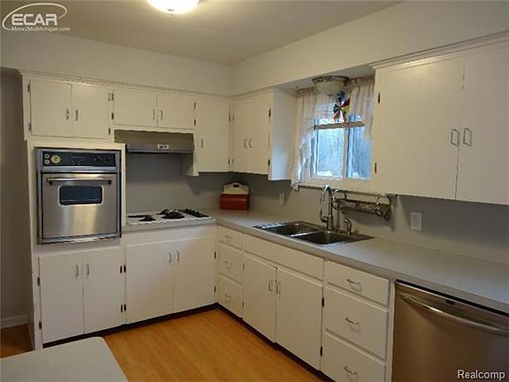 3rd image of 8324 E Lippincott Blvd