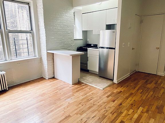 3rd image of 425 W 46th St APT 3D