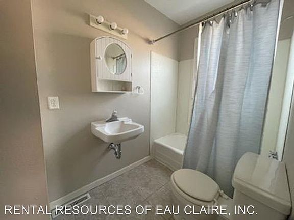 3rd image of 270 1/2 W Elm St