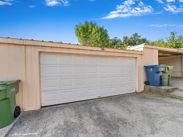 305 Valley Park Dr — Photo 37