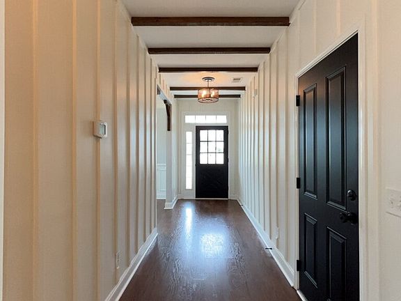 4th image of 373 Whispering Breeze Ln