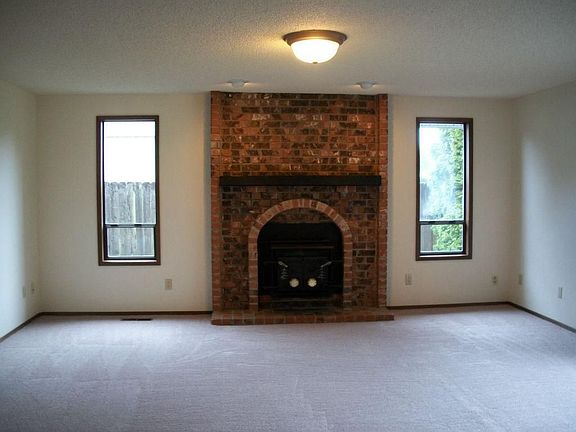 3rd image of 10602 73rd Ave E