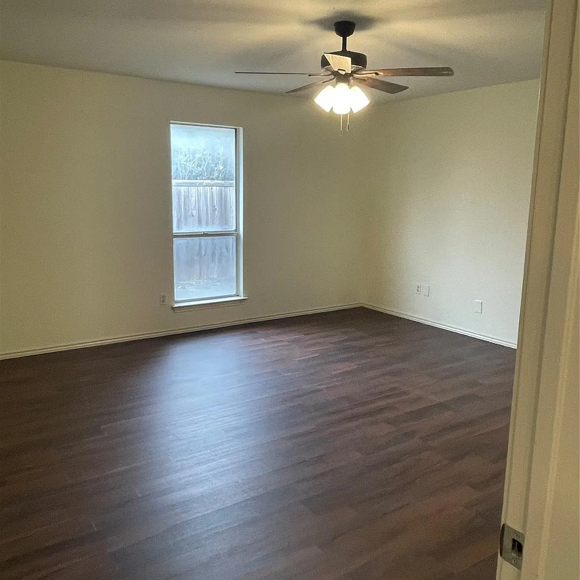 3 bed, 1422 sqft, $1,975 — Photo 4